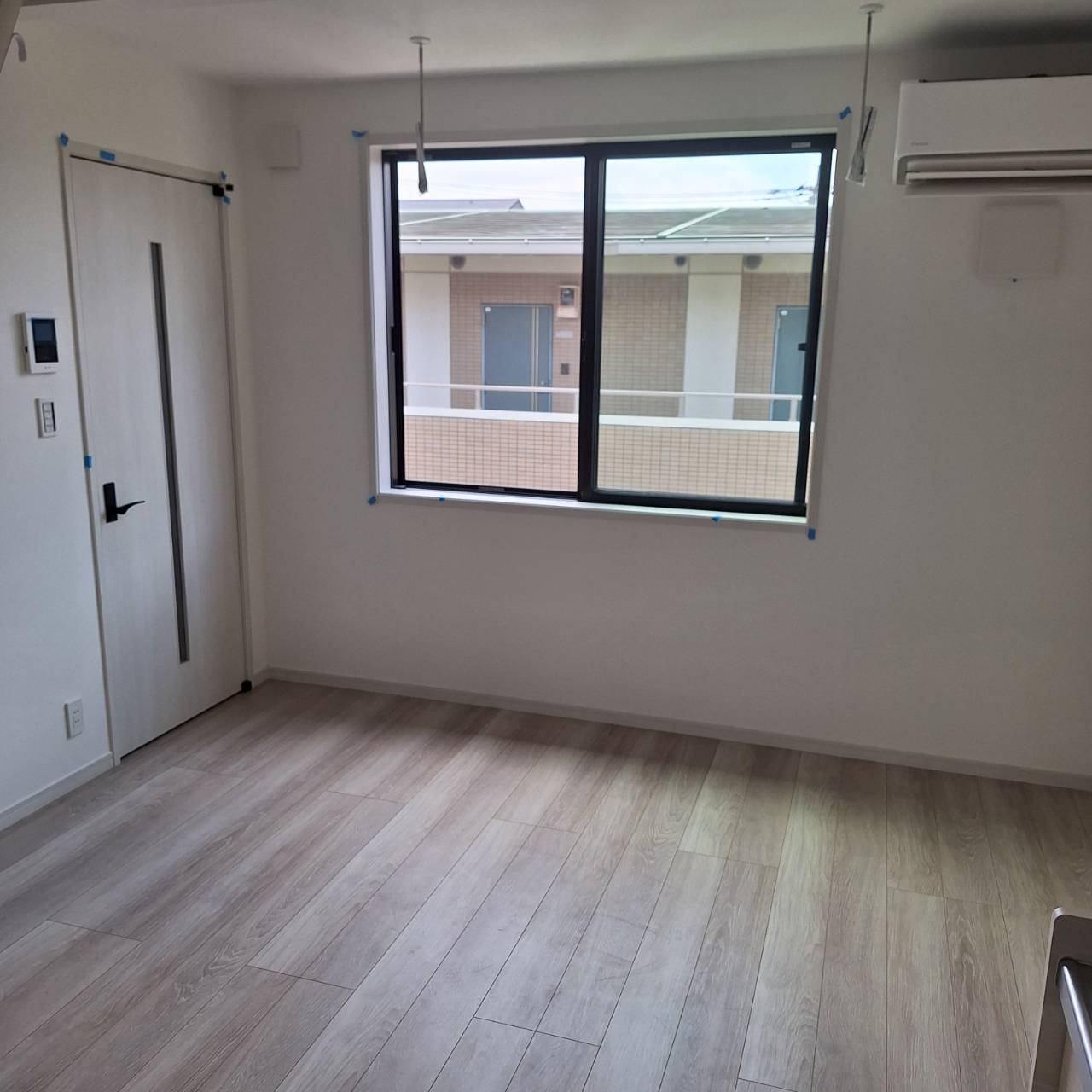 居室・リビング　写真はD号室のものです