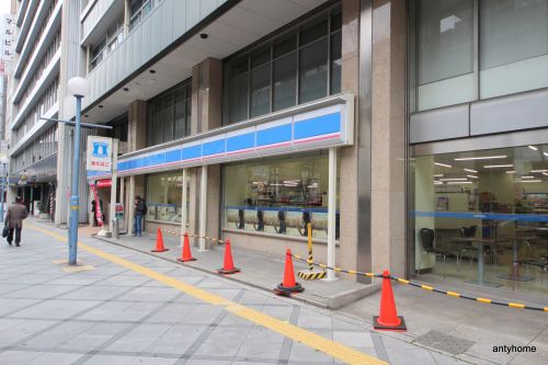 コンビニ　ローソン 曽根崎一丁目店（コンビニ）まで141m