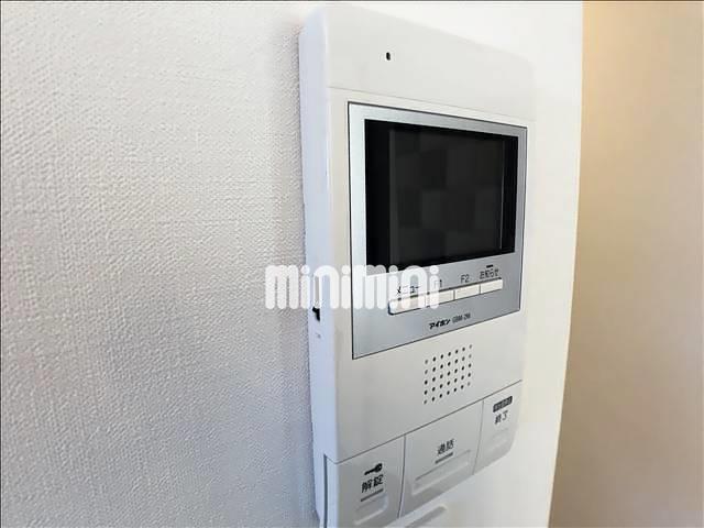 セキュリティ　モニターホン。エントランスが映ります