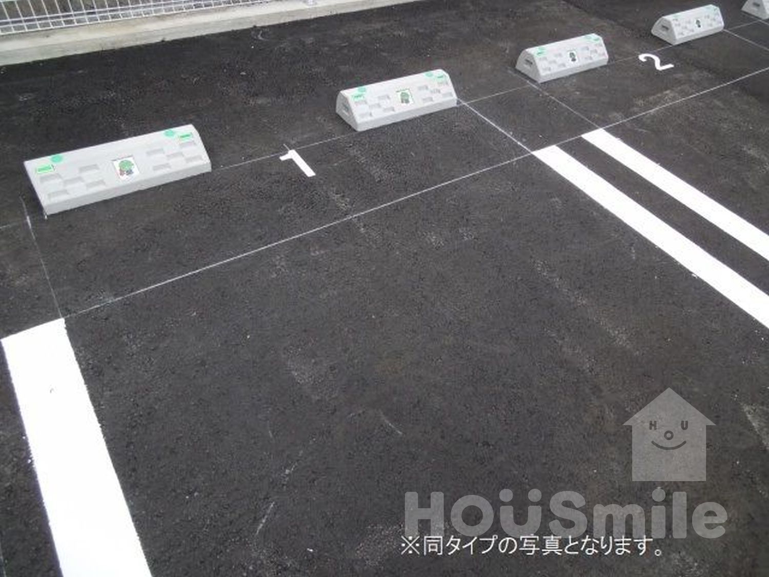 駐車場　現在建築中の為、写真は同タイプを使用