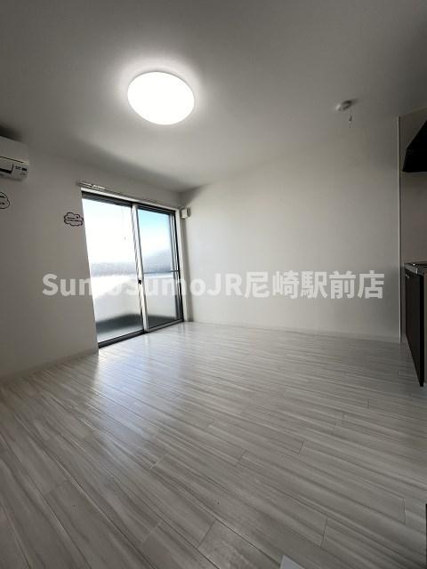 居室・リビング　こちらの居間で趣味の時間をお楽しみください