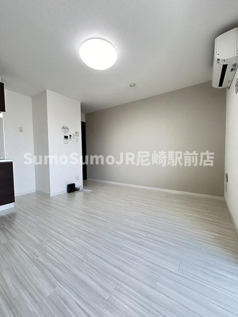 その他部屋・スペース　開放的な寝室です