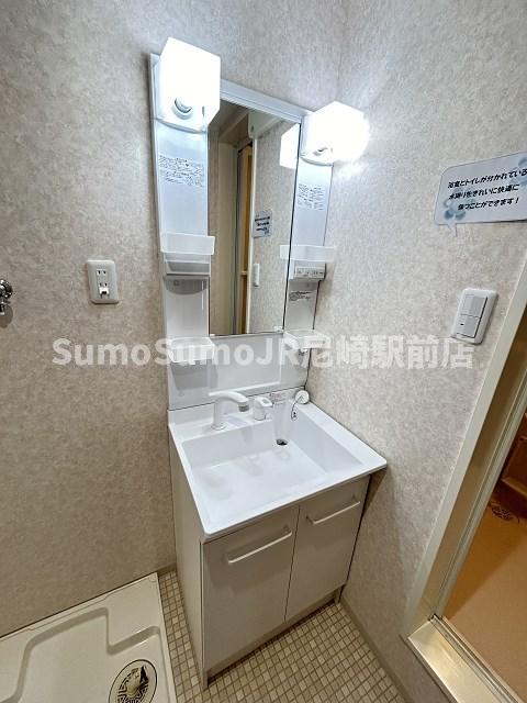 洗面設備　独立洗面台、朝の身支度には欠かせません