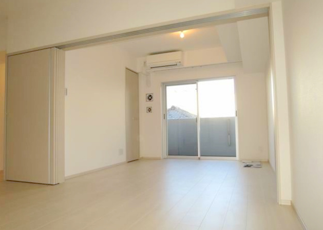 居室・リビング　ARTESSIMO　GLANZ