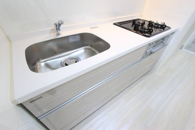 キッチン　３口ガスコンロです