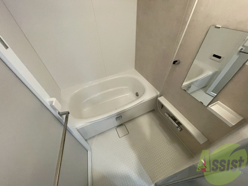 バス・シャワールーム　お風呂になります。一日の疲れを癒してくださいね。