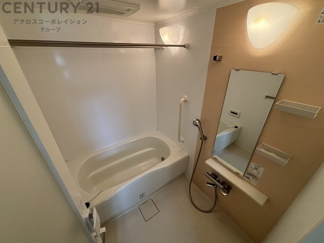 バス・シャワールーム　浴室乾燥機付きで便利です！