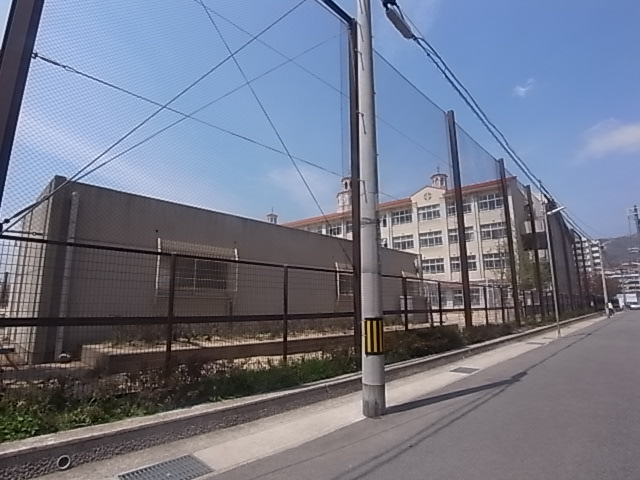 小学校　神戸市立本庄小学校（小学校）まで14m