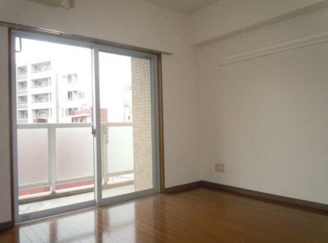 居室・リビング　室内