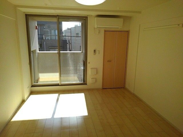 居室・リビング　☆明るい居室☆