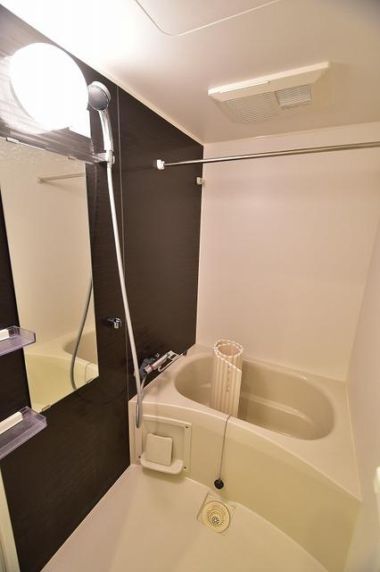 バス・シャワールーム　綺麗な浴室はポイント高いですよね♪