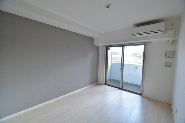 居室・リビング　アクセントクロスがお洒落♪