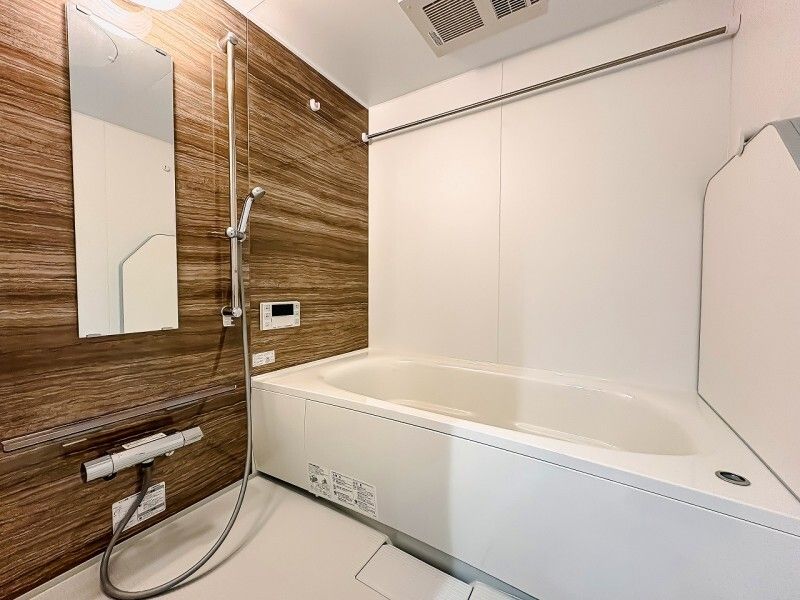 バス・シャワールーム　落ち着いた空間のお風呂です