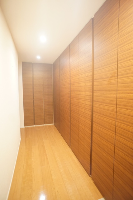 玄関　※２０２３年８月撮影