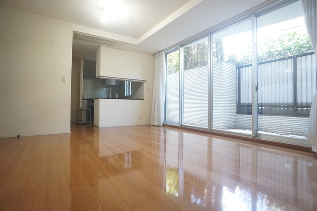 居室・リビング　※２０２３年８月撮影