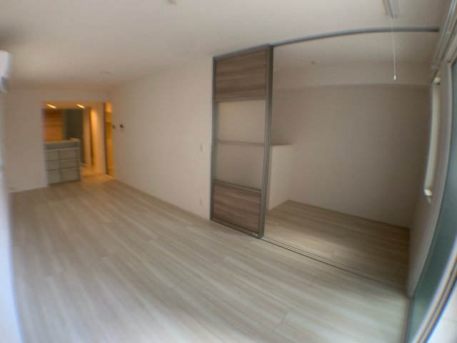 居室・リビング　南向きエアコン付きの15.8帖のリビングです♪