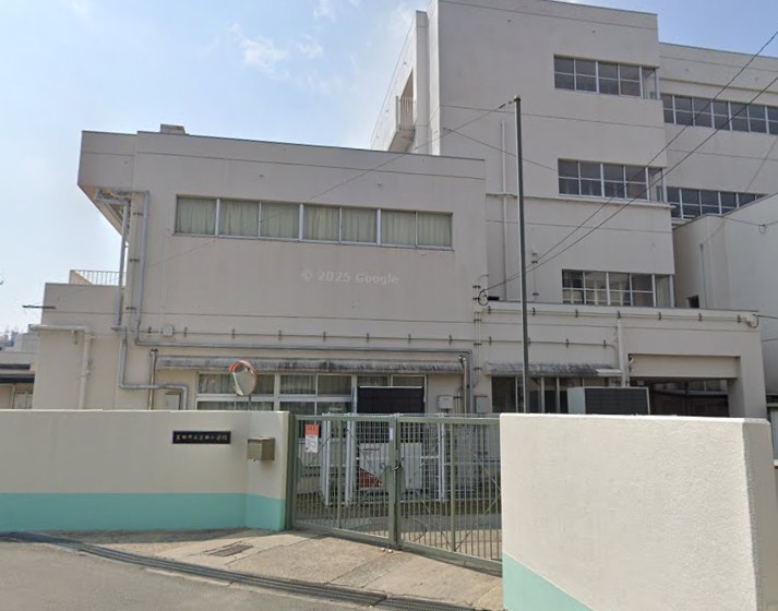 小学校　箕面市立箕面小学校（小学校）まで481m