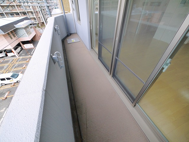 バルコニー　お洗濯にも便利なバルコニー付きです