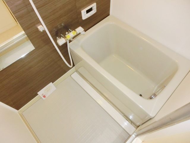 バス・シャワールーム　リノベーション済みのきれいなお風呂です