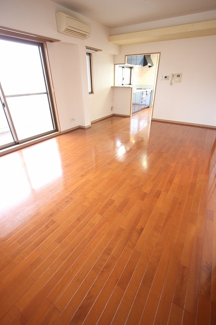 居室・リビング　同物件別号室