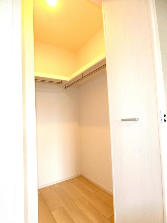 収納　同型の写真、配色に違いあり