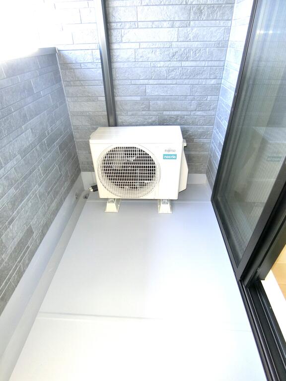 バルコニー　同型の写真、配色に違いあり