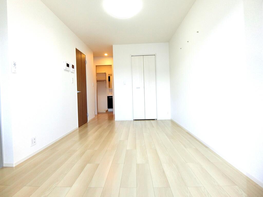 居室・リビング　同型の写真、配色に違いあり