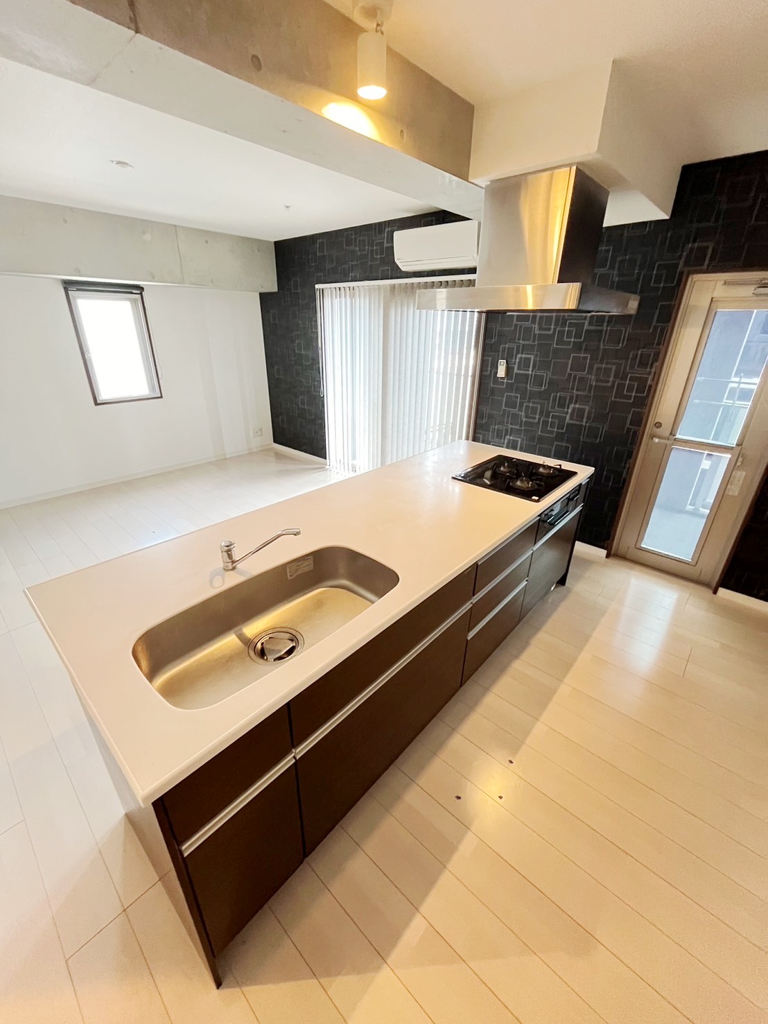 キッチン　同型タイプ他室写真。現況優先