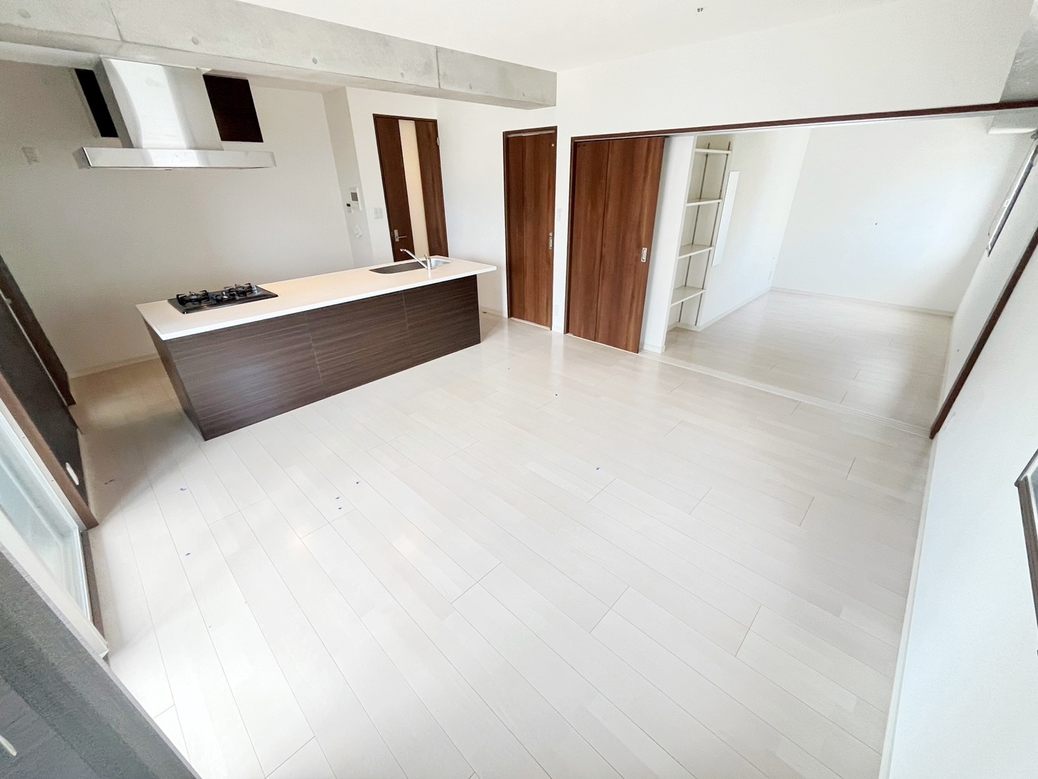 居室・リビング　同型タイプ他室写真。現況優先