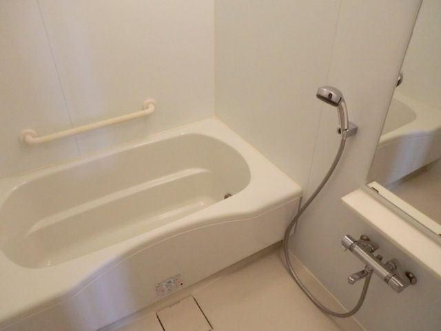 バス・シャワールーム　★お風呂は広めになっています★