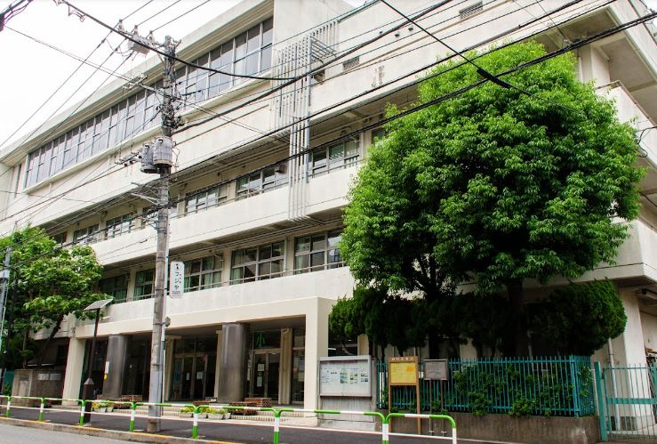 小学校　文京区立金富小学校（小学校）まで389m