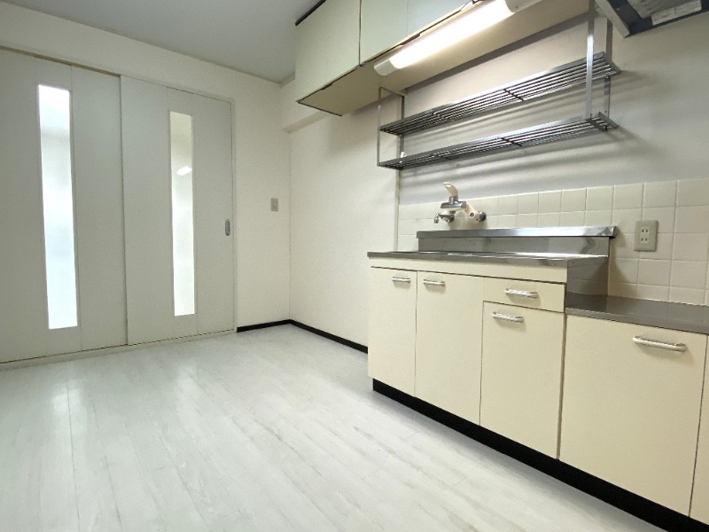 居室・リビング　白基調の綺麗なお部屋ですね！