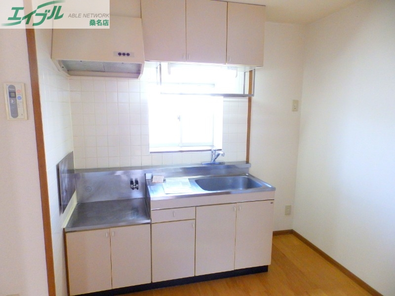 キッチン　別部屋参考写真です