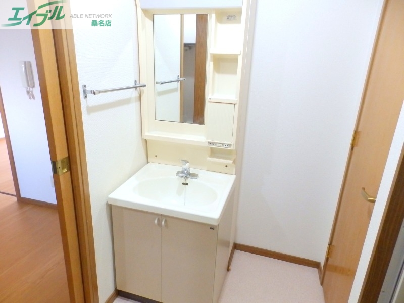 洗面設備　別部屋参考写真です