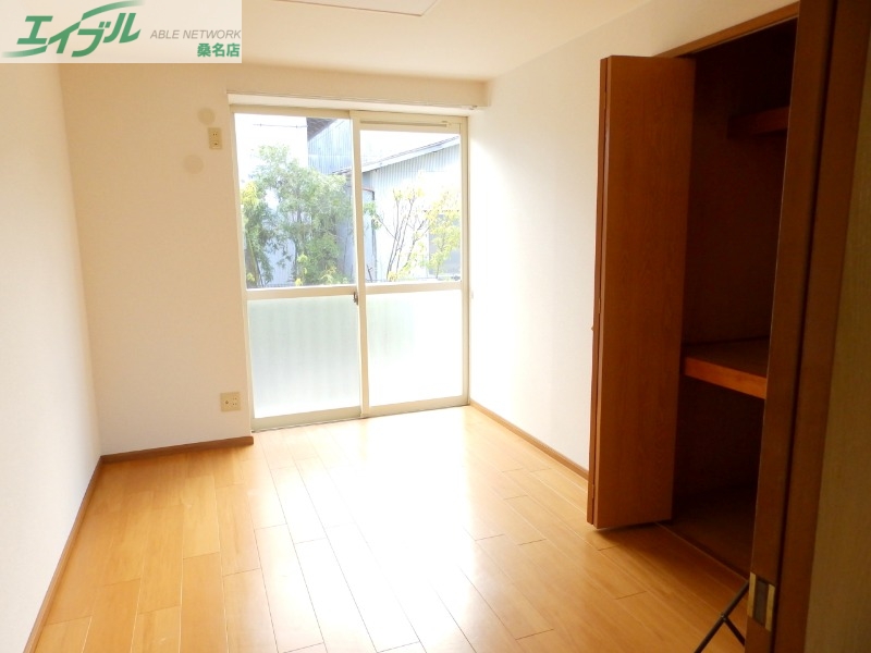 居室・リビング　別部屋参考写真です