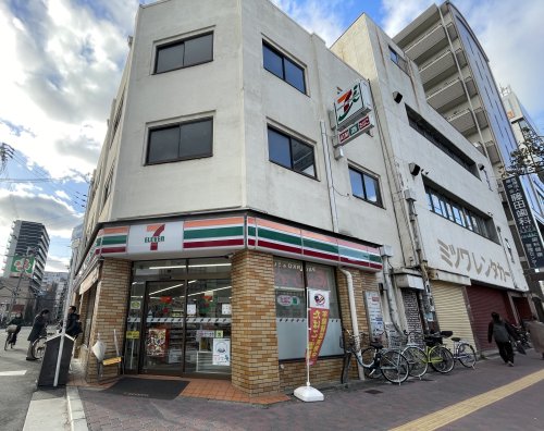 コンビニ　セブンイレブン　大阪大国町店（コンビニ）まで14m