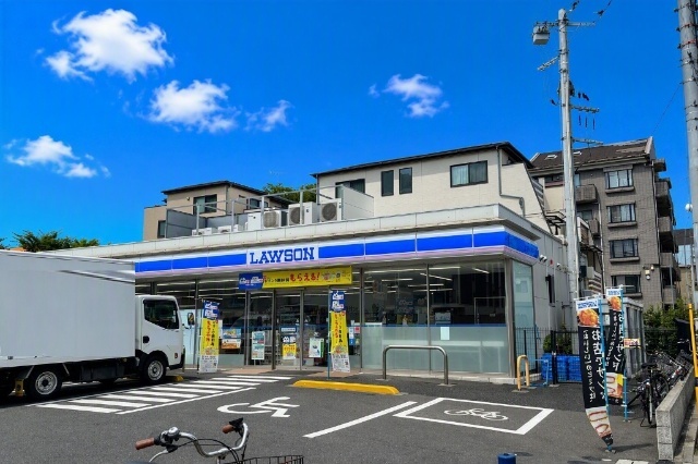 コンビニ　ローソンさいたま白幡四丁目店（コンビニ）まで294m