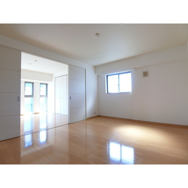 居室・リビング　明るく広々とした１ＬＤＫのお部屋です