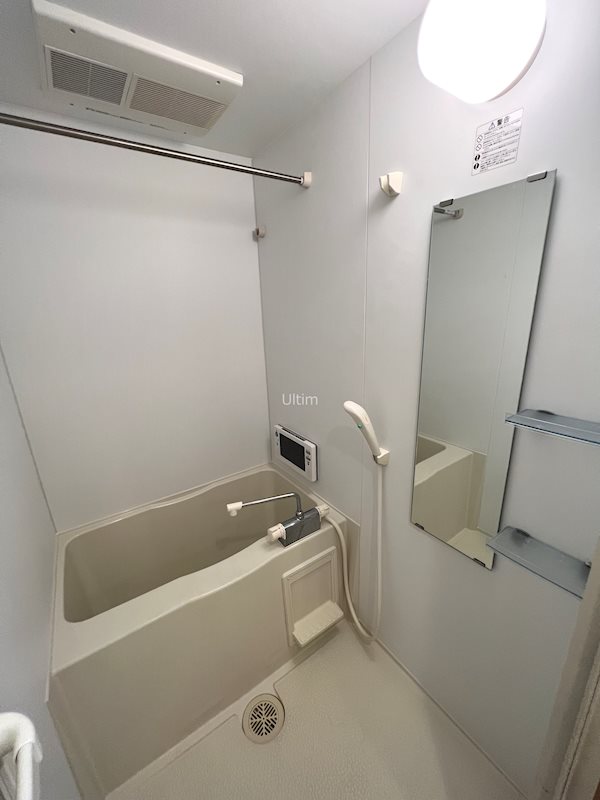 バス・シャワールーム　※同タイプの他のお部屋です