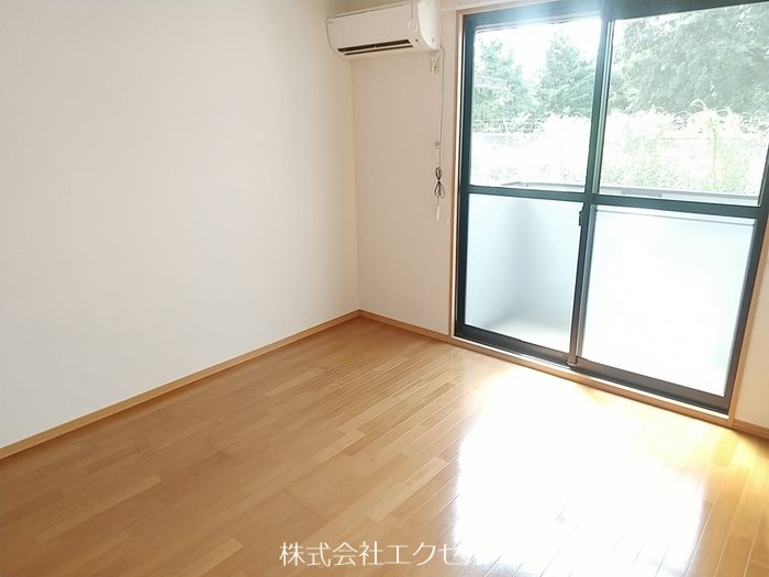 居室・リビング　同建物別室画像です。