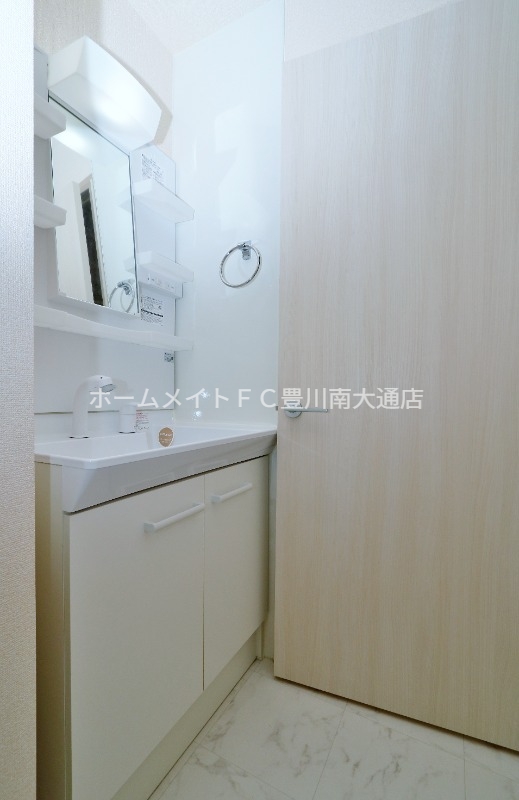 洗面設備　同型別部屋写真（反転）