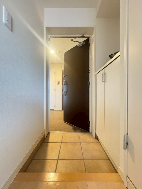 玄関　※別部屋参考写真