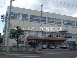 中学校　札幌市立美香保中学校（中学校）まで385m
