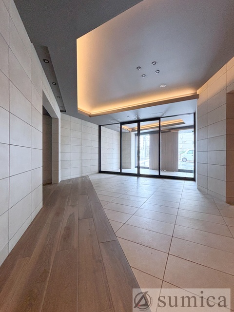 ロビー　落ち着いたエントランス。マンションを演出します。
