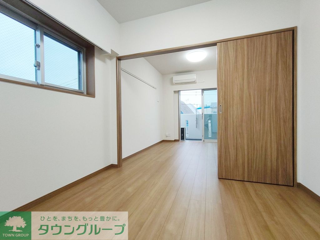 ミライズ柴又レジデンスの居間写真