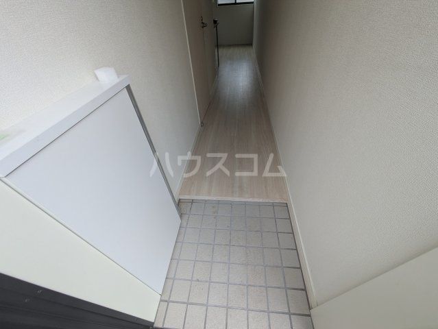 ラトゥール橋本の玄関写真