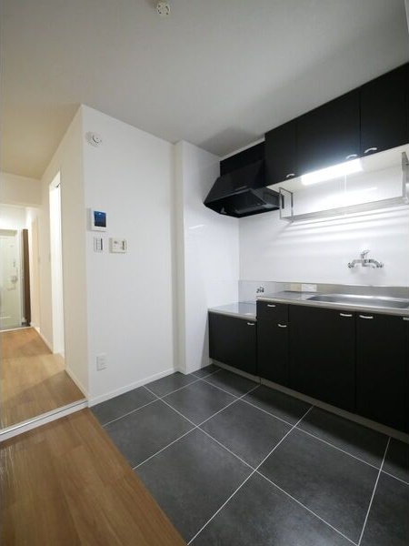 キッチン　※写真は同じマンションの違う部屋のものになります。