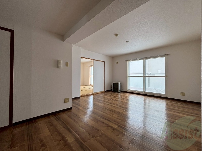 居室・リビング　広くてキレイなお部屋が広がっていて、充実した生活が送れそう。