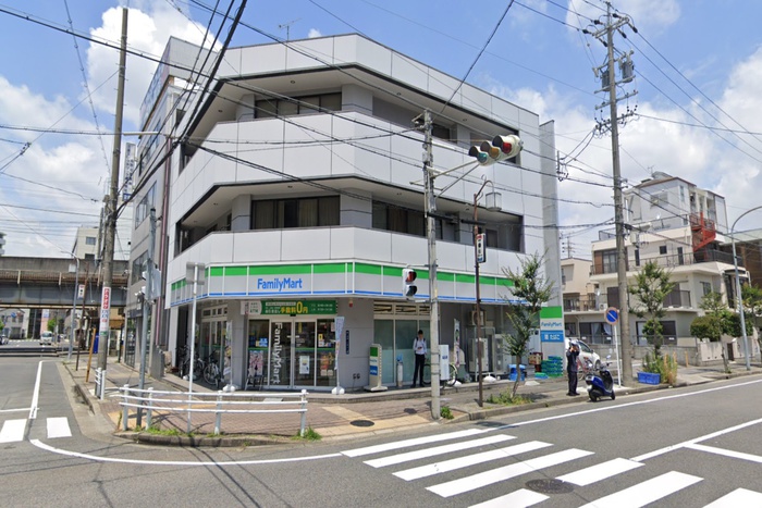 コンビニ　ファミリーマート（コンビニ）まで190m