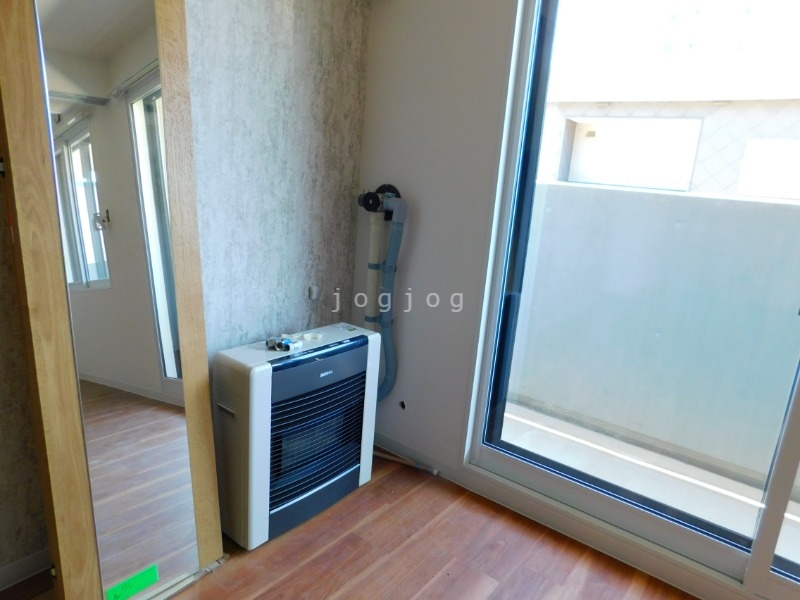 バルコニー　灯油ストーブを完備したお部屋です。
